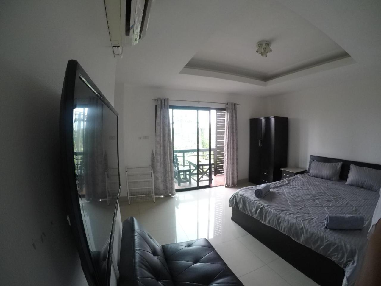 French Connection Hotel Pattaya Exterior photo